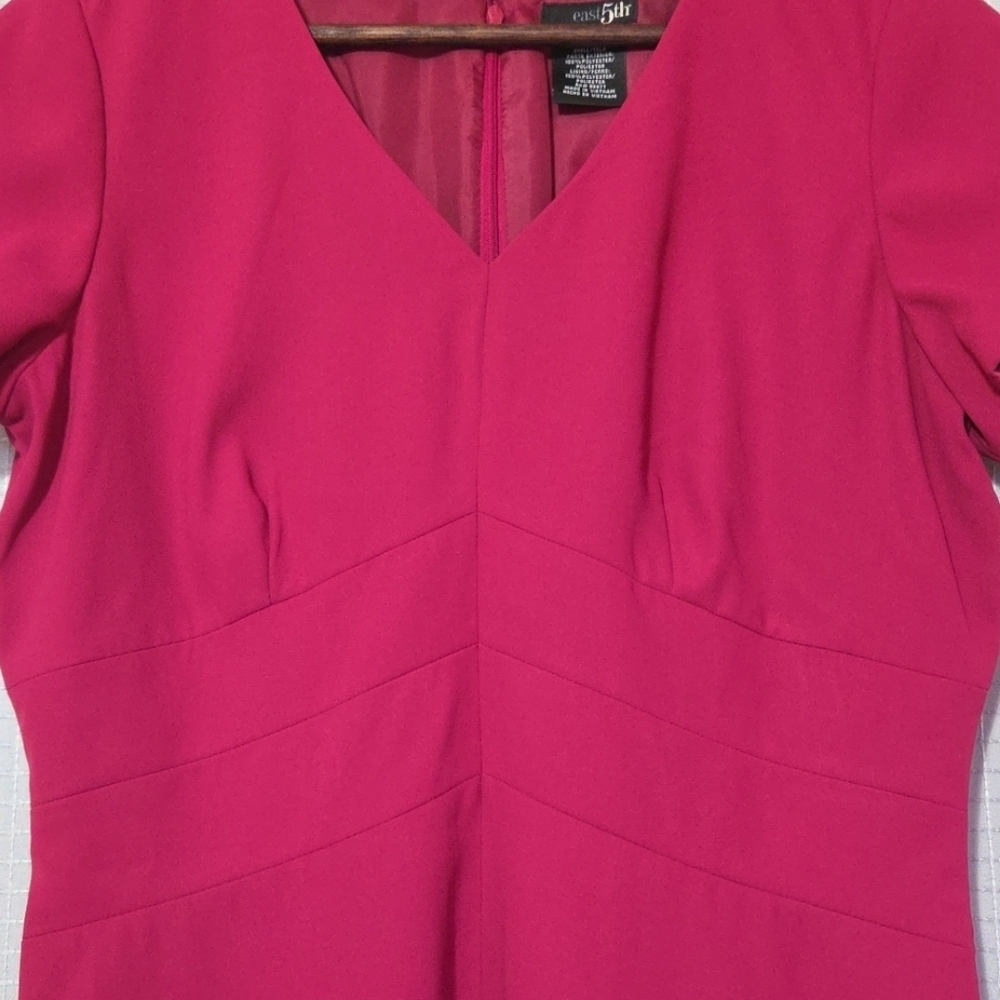 The East 5th EUC Women's Size 10 Fuchsia Sheath Dress Fully Lined - Picture 2 of 9
